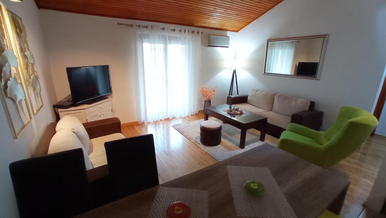 Maja Apartament *